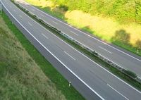 Leere Autobahn: Mobilität stark im Wandel. Bild: pixelio/Heike