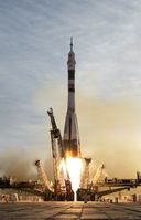 Eine Sojus-FG startet das bemannte Raumschiff Sojus TMA-5 (Baikonur, 14. Oktober 2004)