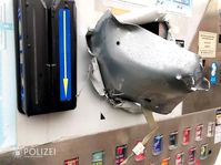 Der Automat in der Waldstraße wurde brachial aufgebrochen und die Geldkassette daraus geklaut. Bild: Polizei