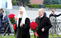 Der russische Patriarch Kyrill I. (links) mit dem russischen Präsidenten Wladimir Putin (rechts).Bild: Kremlin Pool / www.globallookpress.com