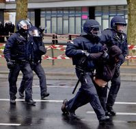 Polizei verhaftet Antifa aus dem schwarzen Block