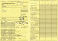 Vor- und Rückseite der letzten deutschen Lohnsteuerkarte. Sie galt für das Jahr 2010 und wird noch bis zur Umstellung auf ein elektronisches Verfahren Ende 2011 verwendet. Bild: de.wikipedia.org