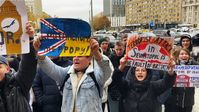Proteste gegen die britischen Terroraktivitäten am 03.11.22 in Moskau. Bild: Sputnik