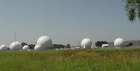 Radarkuppeln der ehemaligen Echelon Field Station 81 in Bad Aibling, Bayern