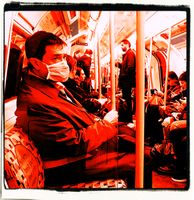 Nie wieder in öffentlichen Verkehrsmitteln ohne eine stickige und bakterienverseuchte Maske fahren? Die Politik will es - die Ärzte raten ab (Symbolbild)