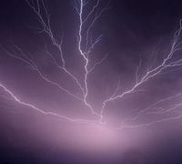 Blitze: Forscher machen Flugzeuge noch sicherer. Bild: pixelio.de, Falk Blümel