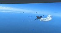 Archivbild: Ein Su-27-Kampfflugzeug nähert sich über dem Schwarzen Meer einer MQ-9 Reaper-Drohne der US-Marine. Bild: RIA Nowosti / Sputnik