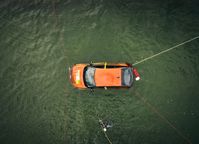 Über Wasser hielt sich das Auto nur kurz. Bild: ADAC Fotograf: Rasmus Kaessmann