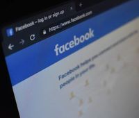 Facebook: gefälschte Werbung blieb online.