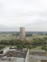 Blick auf den Kühlturm des Kraftwerks Westfalen