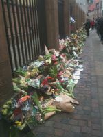 Anschläge in Kopenhagen: Blumen vor der Synagoge am 15. Februar
