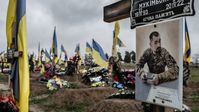 Ukrainischer Soldatenfriedhof in der Nähe von Charkow Bild: www.globallookpress.com / RT