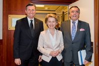 Borut Pahor, Präsident der Republik Slowenien; Bundesverteidigungsministerin Dr. Ursula von der Leyen; Mittelstandspräsident Mario Ohoven. Bild: "obs/BVMW/Christian Kruppa"