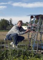 Dr. Reiner Schroll untersuchte an der Lysimeteranlage des GSF - Forschungszentrums für Umwelt und Gesundheit den Abbau des Herbizids Isoproturon. Foto: mvdh