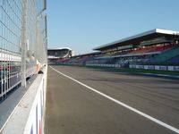 Blick von der Boxenmauer auf Start und Ziel