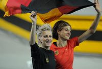 Ariane Friedrich (links) und Meike Kröger nach dem Hochsprung-Finale der Weltmeisterschaften 2009
