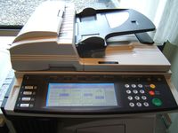 Multifunktionsgerät mit Kopierer, Drucker, Scanner und Faxfunktion