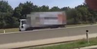 Bild: Screenshot Youtube Video "Fifty refugees found dead in the back of an air-tight truck on the side of an Austrian motorway as"