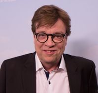 Béla Réthy während einer Pressekonferenz 2018