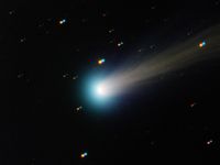 Bild des Kometen C/2012 S1 (ISON), aufgenommen mit dem TRAPPIST-Süd-Teleskop am La Silla-Observatorium der ESO im Jahre 2013. Dieser Komet stammt wahrscheinlich aus der Oort'schen Wolke. Quelle: Bild: TRAPPIST/E. Jehin/ESO (idw)
