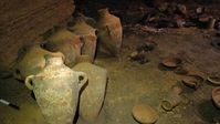 Einblick in den Befund der Grabkammer bei Palmachim / Israel Bild: Israelische Altertümerbehörde
