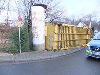 LKW verliert Container Bild: Polizei