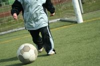 Sportplatz, Fußball, Kind (Symbolbild)