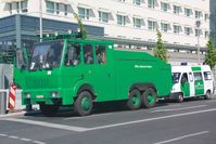 Wasserwerfer der Berliner Polizei