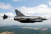 Zwei Mirage 2000D im Flug