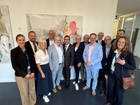 (v.l.n.r.): Dr. Cordula Weiß (VCI-LV Bayern), Sascha Schnürer, MdL (CSU), Carolina Trautner, MdL, Staatsministerin a.D. (CSU), Bernhard Seidenath, MdL (CSU), Helmut Schnotz, MdL (CSU), Klaus Holetschek, MdL, CSU-Fraktionsvorsitzender im Bayerischen Landtag, Staatsminister a. D. (CSU), Dr. Andrea Behr, MdL (CSU), Dr. Markus Schneider (BASYS), Thorsten Freudenberger, MdL (CSU), Dr. Andreas Jäcker (BMS), Dr. Andreas Heigl (Servier), Martin Mittag, MdL (CSU), Yvonne Ziegler (Novartis)  (2025) Bild: Pharmainitiative Bayern Fotograf: Pharmainitiative Bayern