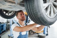 Wenn es um das eigene Auto geht, vertraut die Mehrheit der Deutschen auf die Kompetenz eines Fachmannes.