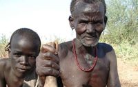 Die Kwegu in Äthiopiens Unterem Omo-Tal hungern aufgrund der Zerstörung ihres Waldes und des langsamen Sterbens des Omo-Flusses. Bild:  Survival International
