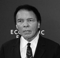 Muhammad Ali Bild: Von World Economic Forum from Cologny, Switzerland - World Economic Forum Annual Meeting Davos 2006, CC BY-SA 2.0, https://commons.wikimedia.org/w/index.php?curid=49225453