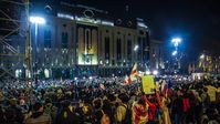 Die Proteste in Tiflis gingen auch nach der Rücknahme des Gesetzentwurfs weiter. Bild: www.globallookpress.com / Konstantin Wolkow