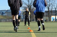 Fußballtraining und Fußballtrainer (Symbolbild)