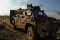 Symbolbild: Ein Truppentransporter des Typs Bushmaster Protected Mobility Vehicle aus Australien.  Bild: Verteilt vom Verteidigungsministerium der Ukraine