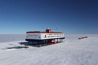 Nach dem Hub: Die Station hat das neue, höhere Niveau erreicht. Bild: Felix Riess, Alfred-Wegener-Institut