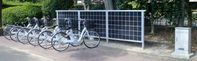 In Japan gibt es nun Solar Cycle Stations für E-Bikes, die mit Solarmodulen von Kyocera betrieben werden. Dabei handelt es sich um solarbetriebene Ladestationen, an denen Radfahrer ihre mit Elektromotor betriebenen Räder auftanken können. Die Verwendung dieses Bildes ist für redaktionelle Zwecke honorarfrei. Veröffentlichung bitte unter Quellenangabe: "obs/Kyocera Fineceramics GmbH"