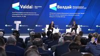 Russlands Präsident Putin diskutiert mit einem internationalen Publikum über Geopolitik