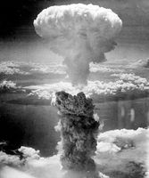 Atompilz von „Fat Man“ über Nagasaki. Bild: wikipedia.org