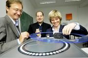 Prof. Dr. Marcus Rehm, Julian Schwark und Anke Spantig erforschen Bio-Kohle an der HRW Foto: Birgit Schweizer / WAZFotopool
