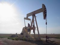 Tiefpumpe für die Ölförderung an einer Ölquelle (Symbolbild)