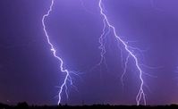 Blitze: Statt der Entladung kann die Energie auch genutzt werden. Bild: aboutpixel.de/Dannehl