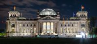 Reichstagsgebäude bei Nacht (Symbolbild)
