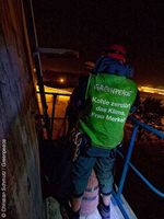 Greenpeace-Aktivisten beim Aufstieg auf den Kühlturm des Braunkohlekraftwerks Jänschwalde. Mit Kohle ist Klimaschutz nicht zu verwirklichen. Bild: Christian Schmutz / Greenpeace
