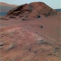 Die Felsformation „Comanche“ in den Columbia Hills im Gusev Krater, Mars. Foto: NASA / JPL und Cornell University, Ithaca, New York 