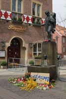 Trauerbekundungen am Kiepenkerl-Denkmal am Tag danach