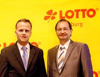 Christoph Holstein, Staatsrat in der Hamburger Behörde für Inneres und Sport (links) und Michael Heinrich, Geschäftsführer von Lotto Hamburg GmbH beim EL-Sicherheitskongress. Bild: "obs/Deutscher Lotto- und Totoblock (DLTB)/Antje Bakker"