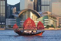 A boat with decorations celebrating the 25th anniversary of Hong Kong's return to the motherland sails through Victoria Harbor in Hong Kong, south China, June 27, 2022. Bild: CFP