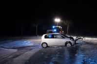 In Schneeverwehungen auf der K1 bei Paderborn-Dahl verunglückte eine junge Fahrerin schwer Bild: Polizei